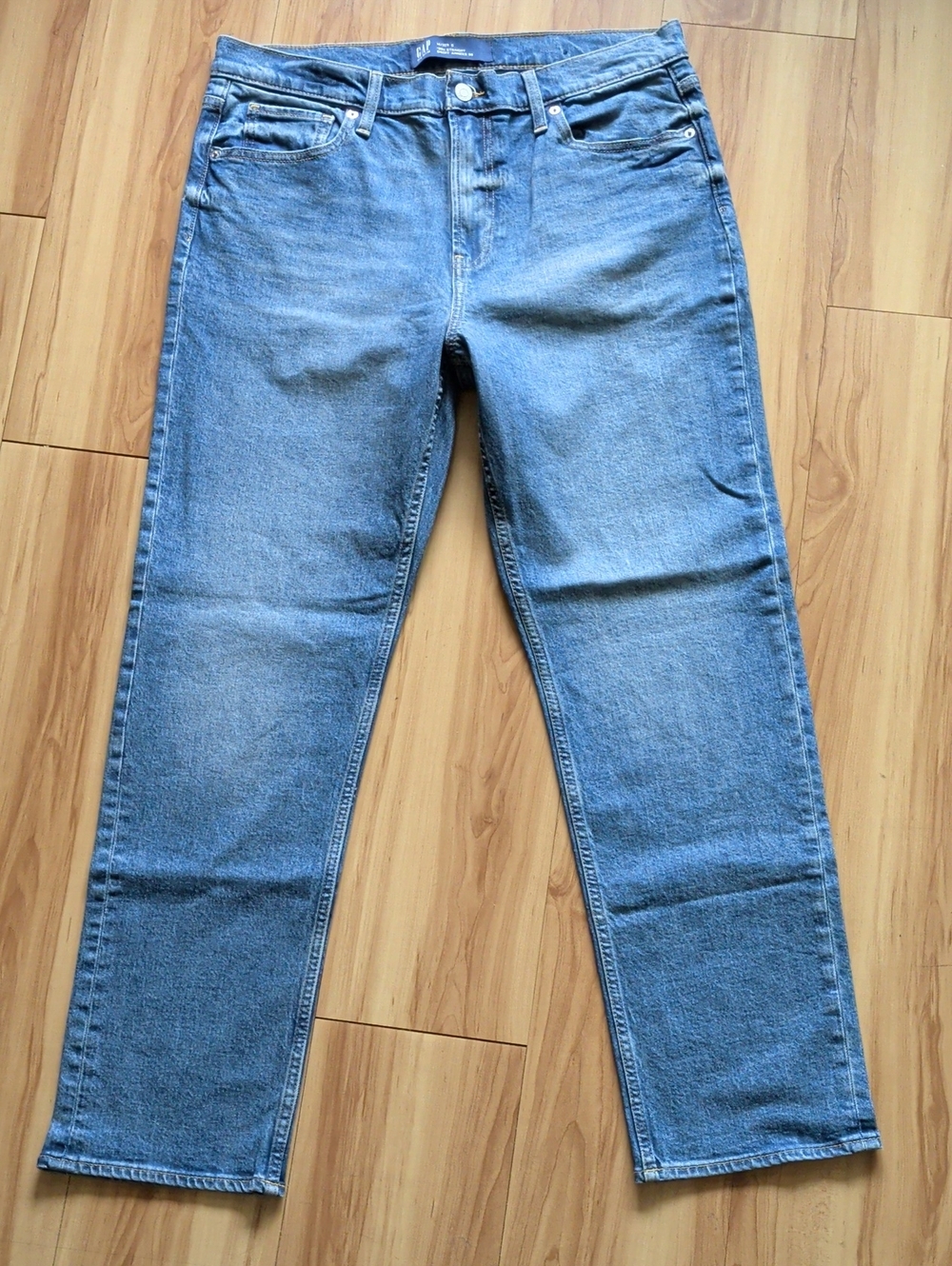 GAP Women's Straight Leg Jeans in Light Blue Wash